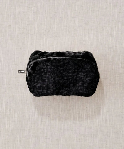 trousse fourrure motif panthere noir