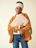 Pochette d’ordinateur teddy moumoute beige WARO portée debout